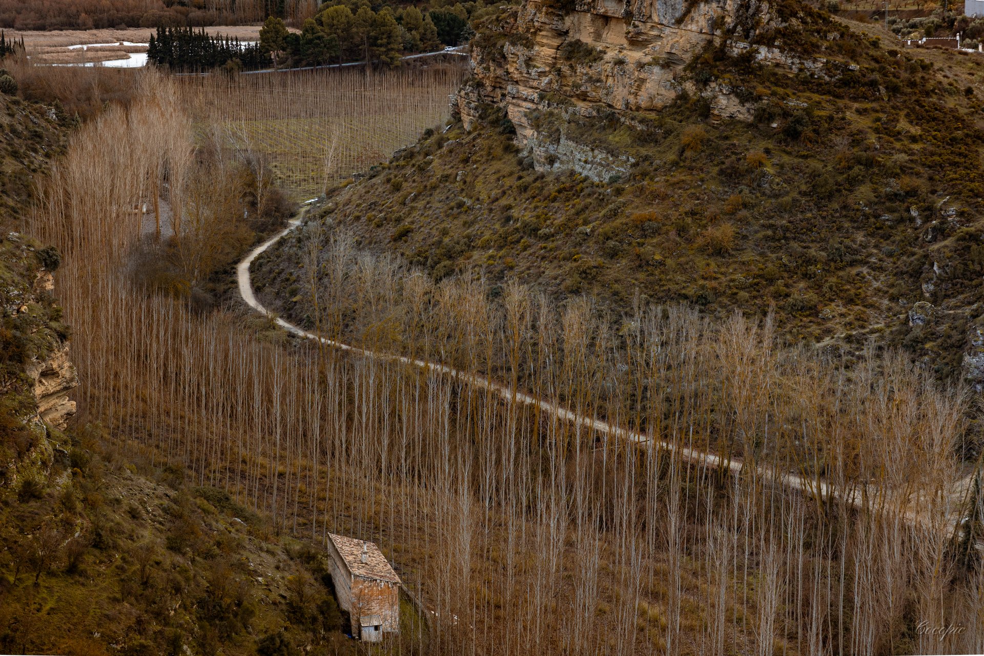 Campos blancos de nieve con sierra al fondo, Alhama de Granada